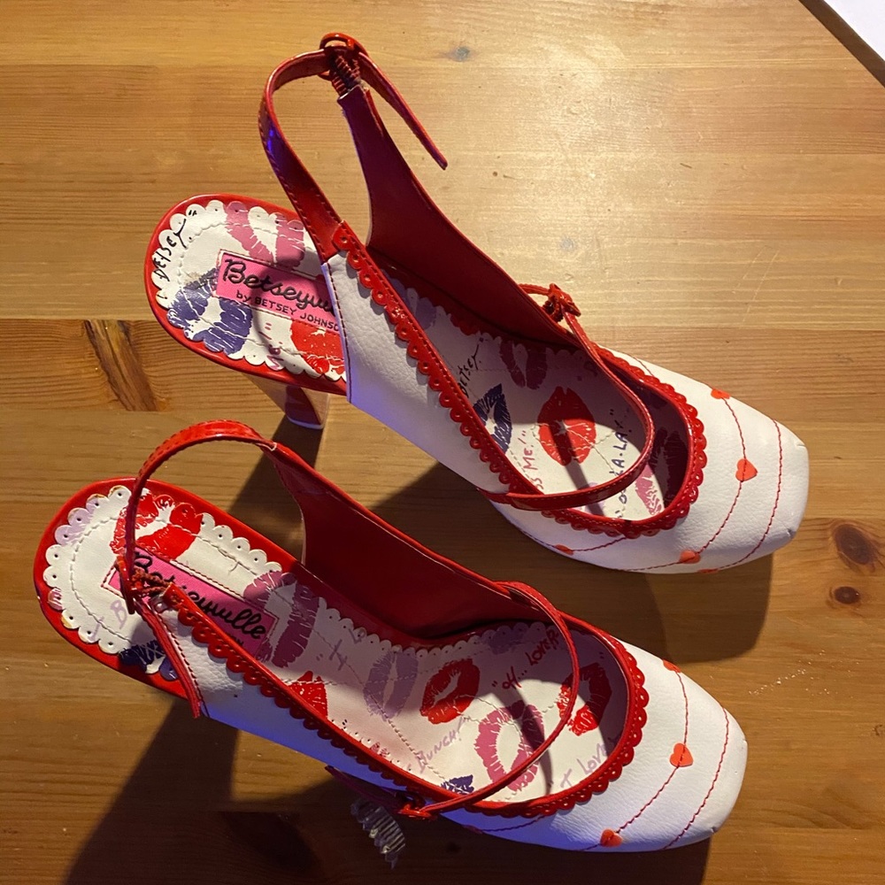 Betseyville by Betsey Johnson Shoes size 9.5